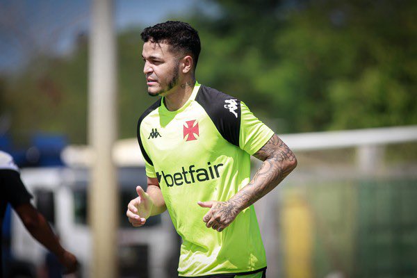 Adson vai passar por nova cirurgia após se machucar em treino do Vasco.