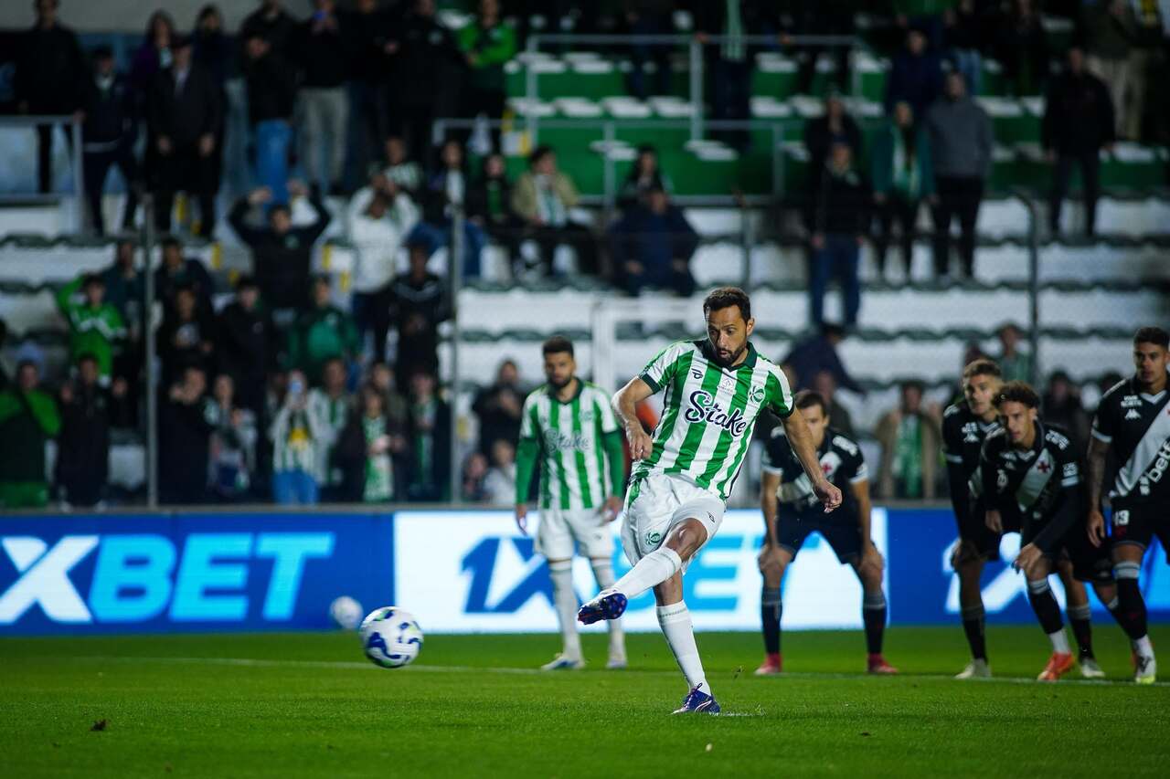 Nenê marca contra o Vasco